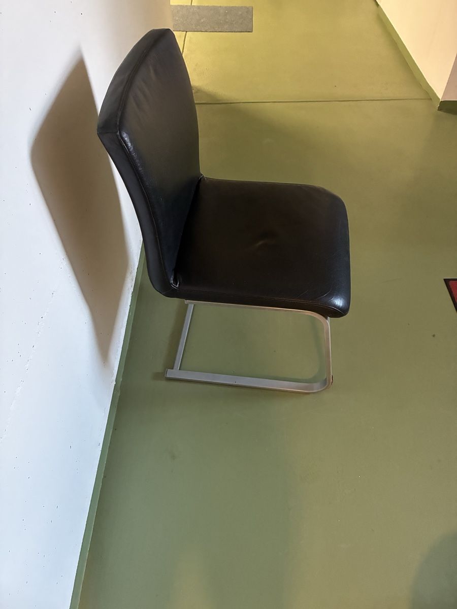 Sedie: Gratis Leder stuhl – Usato da Kriessern venduto da tor_2r9f 1