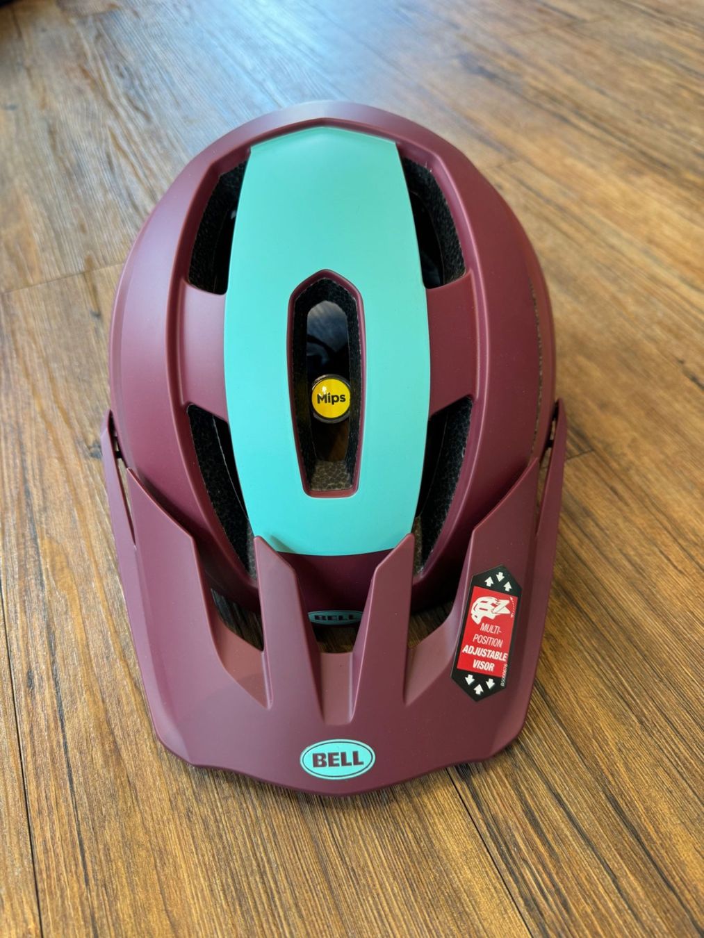 Bell Caschi: Bell Helm NEU Gr. M – Nuovo e nell'imballaggio originale da Hochdorf venduto da TreeLeeHochdorf