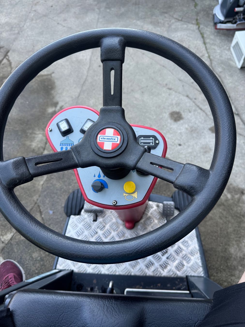 Toutes les machines: Cleanfix RA 900 Scheuersaugmaschine( taski Wetrok cleanfix) – D'occasion à Brugg par Vwtiguan1- 3