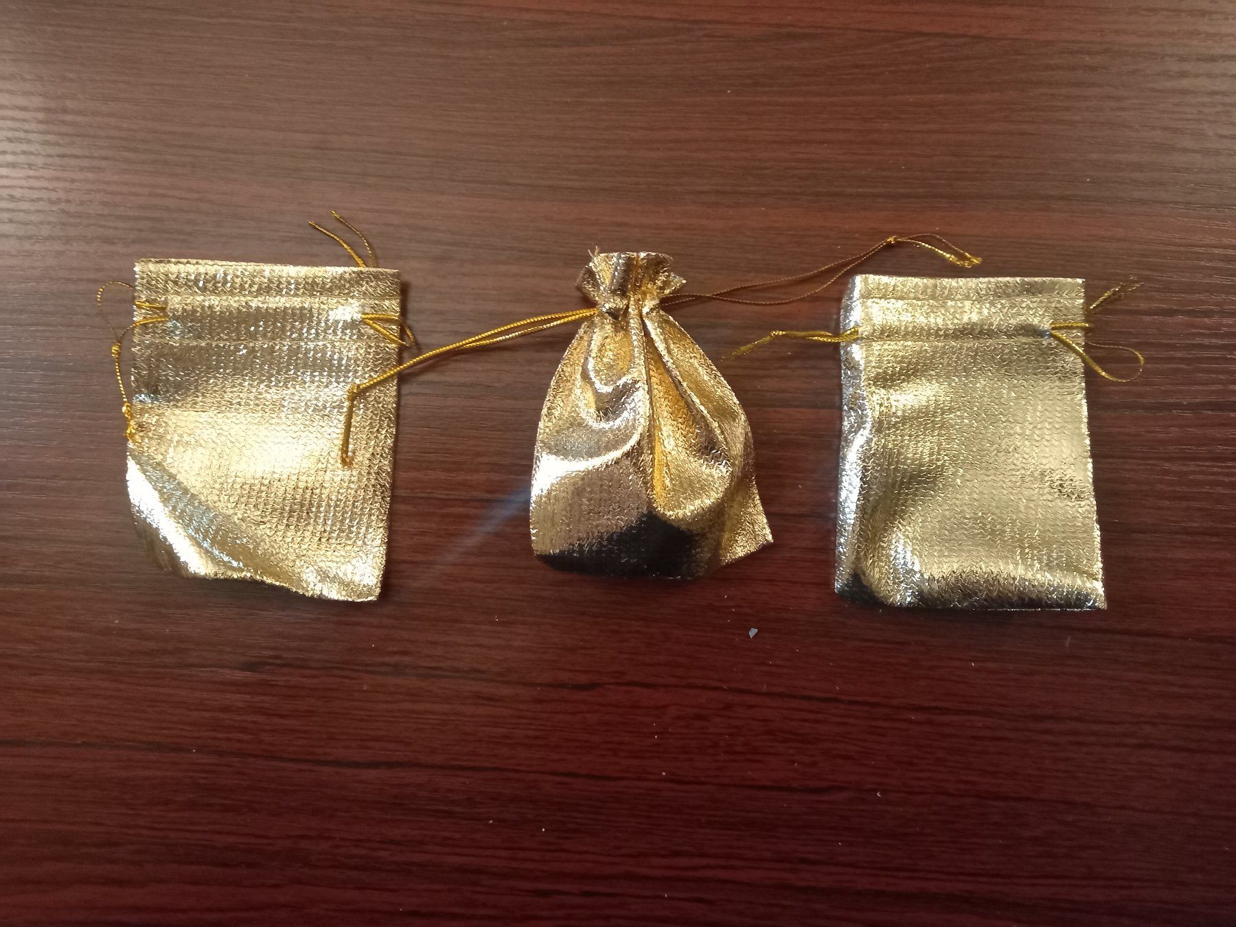 Borse: 150x Geschenkbeutel Gold Weihnachten 9x7cm - Sachet cadeau – Nuovo e nell'imballaggio originale da Lausanne venduto da batishop 2