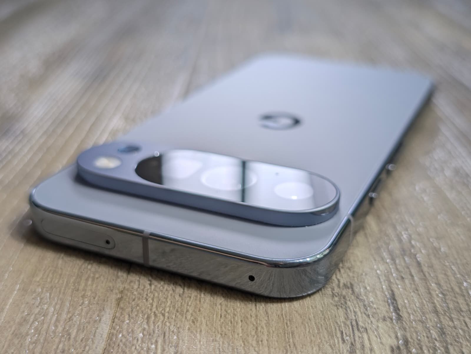 Google Telefoni cellulari / Smartphones: Google Pixel 10 Pro - Moonstone - 256GB (inkl. Case) – Usato da Frauenfeld venduto da pakFINDS 4
