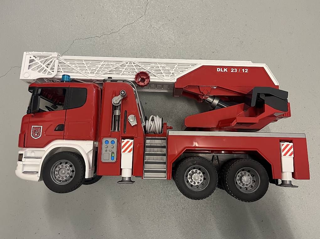 Bruder Spielzeuge: Feuerwehrauto BRUDER – Gebraucht aus Thun von Dak5