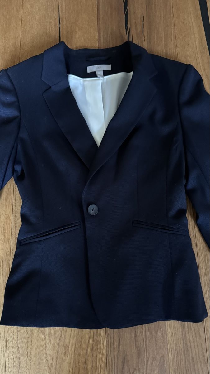 H&M Anzüge & Kostüme: Damen Blazer H&M dunkelblau – Gebraucht aus Weinfelden von aline.brc 1