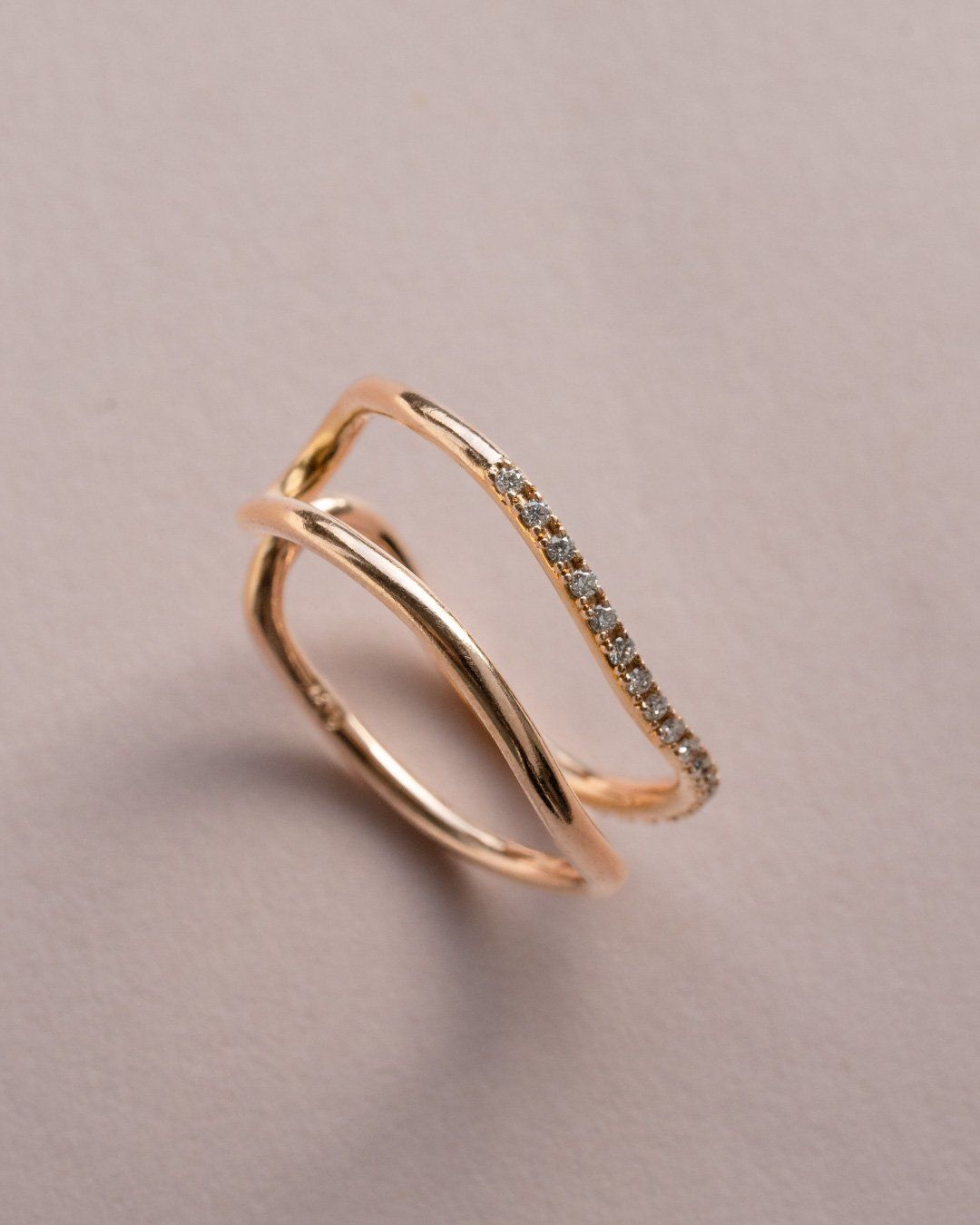 Anelli: 18ct rose-gold ring set with diamonds double band effect – Usato da Genève venduto da Prometheus_Watches 3