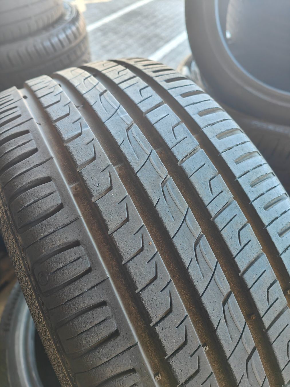 Pneus & Kompletträder: 225/40 R18 Sommerreifen – Gebraucht aus Oberengstringen von Reifen-Lagerverkauf 4