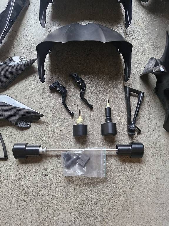 Tutti i ricambio per moto: Yamaha R6 RJ15 pezzi / teile – Usato da Giubiasco venduto da acbelli 4
