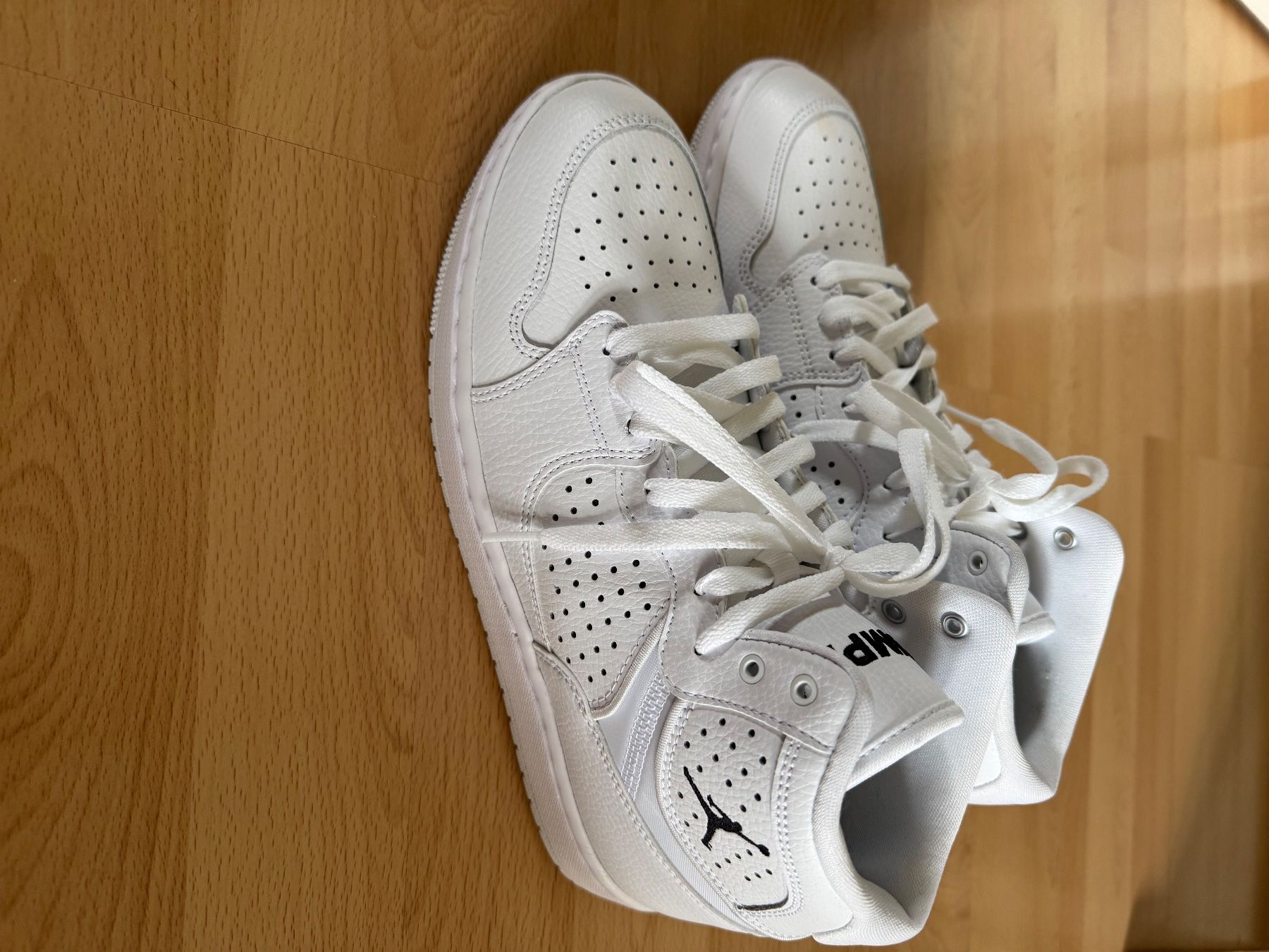 Nike Herrenschuhe: Nike Jordan access Schuhe Grösse 42 NEU – Neu (gemäss Beschreibung) aus Dürrenäsch von 1kirs 1