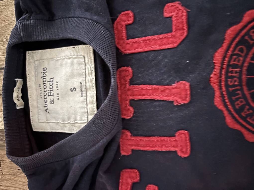 T-Shirts: Abercrombie & Fitch Tshirts  – Gebraucht aus Oberdiessbach von shan26 1