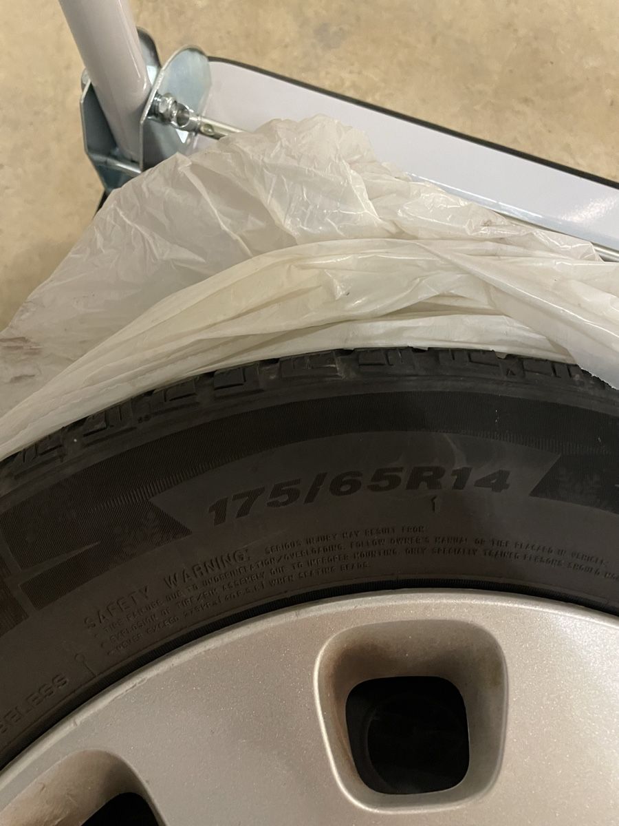 Pneumatici & Ruote complete: Fiat 500 Winterrad 175/65R14 Nexen – Usato da Wangen an der Aare venduto da Surfer89 5
