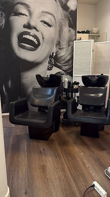 Kosmetik-& Massageliegen: Bacs de lavage pour salon de coiffure  – Gebraucht aus Onex von BLEUCALI
