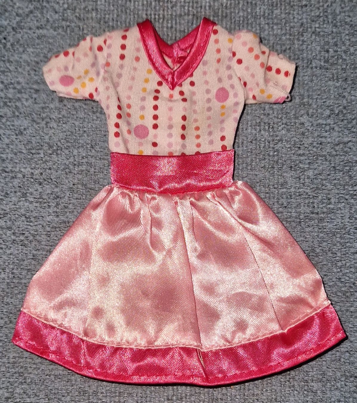 Bambole: Robe pour Barbie – Usato da Couvet venduto da Pioune