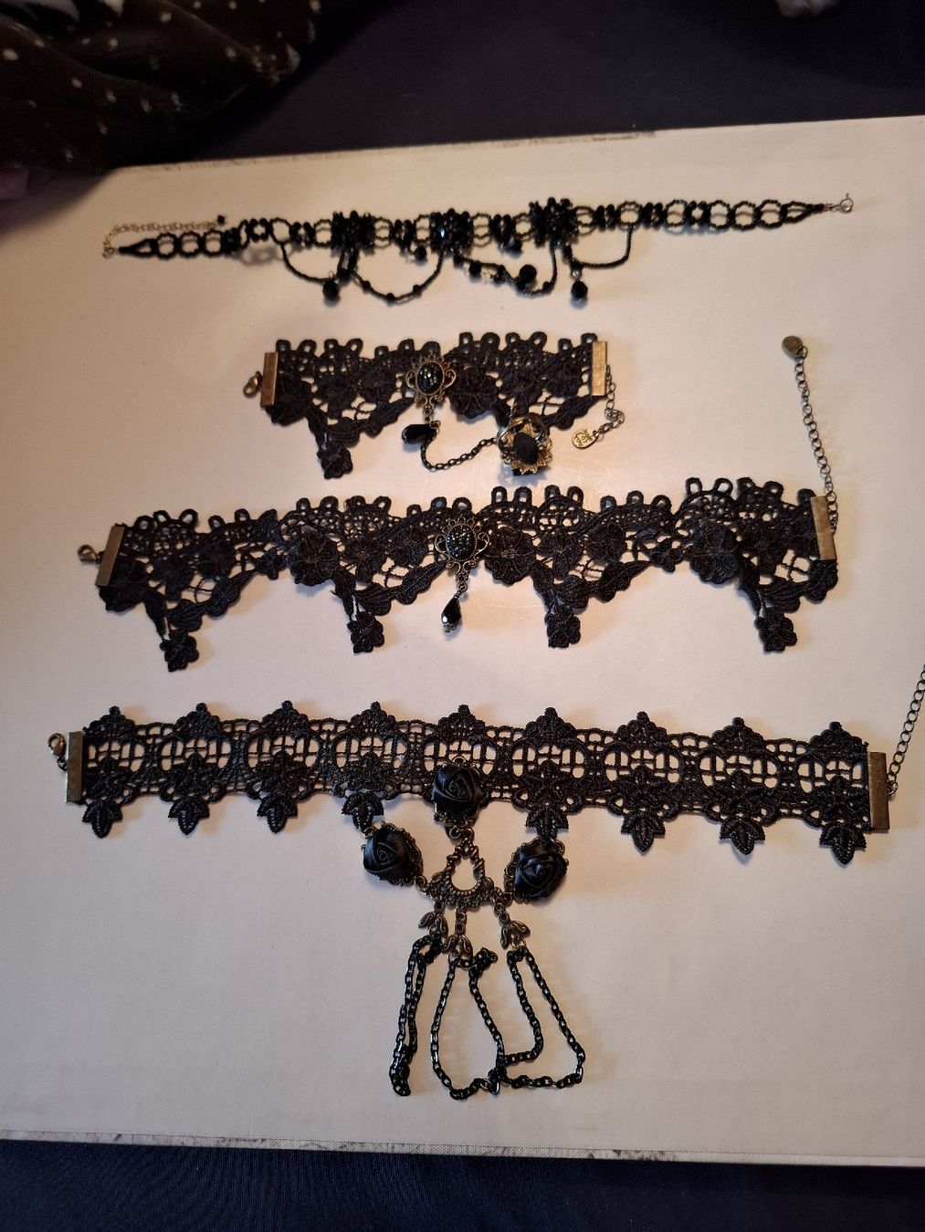 Altri gioielli: 4 GOTHIC HALSKETTEN & 1 ARMBAND MIT RING – Nuovo (secondo la descrizione) da Gretzenbach venduto da schibaya