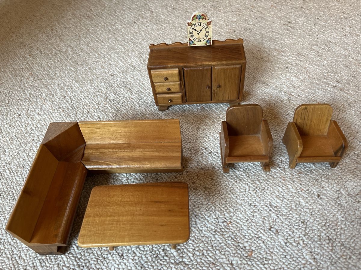 Puppenhäuser & -möbel: Puppenstube Möbel Set, Holz, Vintage, – Gebraucht aus Bassersdorf von Steyning88