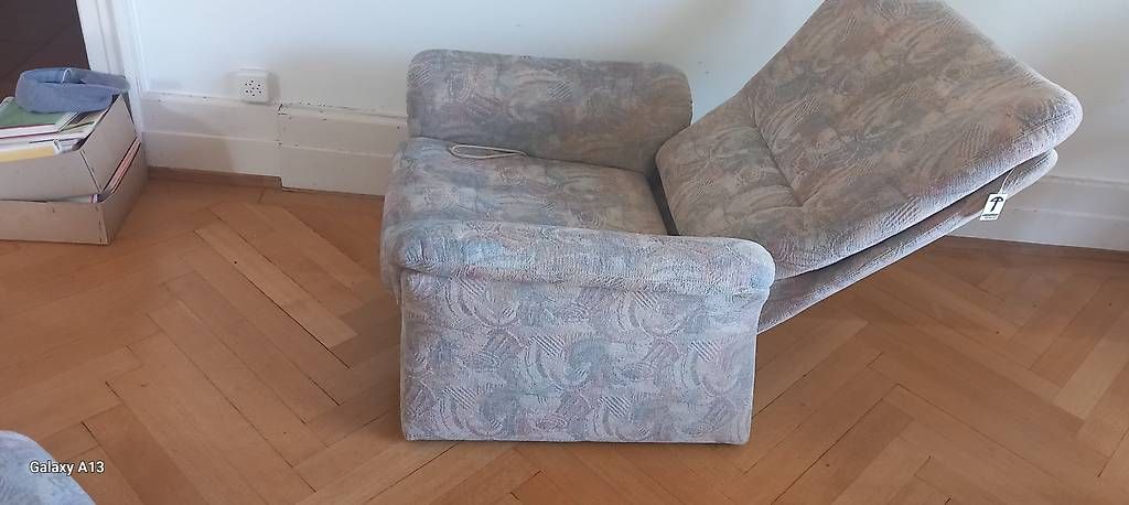 Sofas:  2er Sofa, verstellbarer Hochlehner, Hocker – Gebraucht aus Muri AG von may_r2zm 4