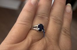 Eleganter Silberring mit Saphir, regulierbar