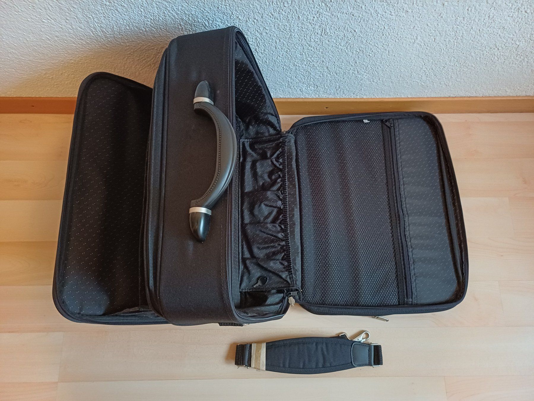 Valigie: Handgepäck schwarz NEU – Nuovo e nell'imballaggio originale da Rafz venduto da hofgut 1