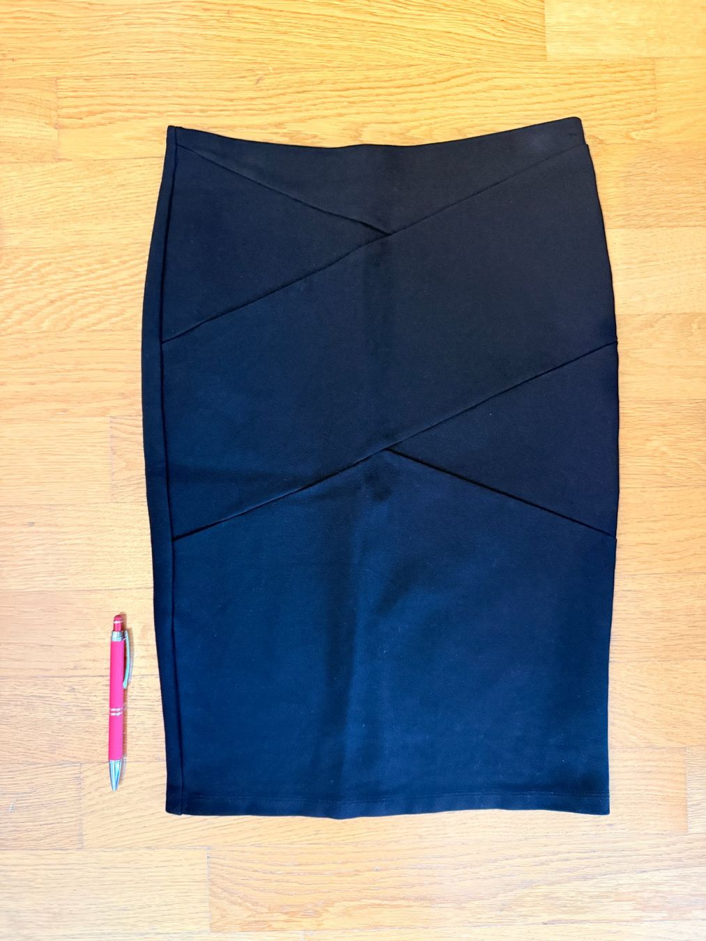 Stradivarius Röcke: Stradivarius -  Jupe crayon noire – Neu (gemäss Beschreibung) aus St-Sulpice VD von rit_h8vk