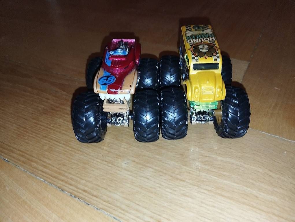 Giocattoli: Monster trucks Hot Wheels  – Usato da La Chaux-de-Fonds venduto da Nivi