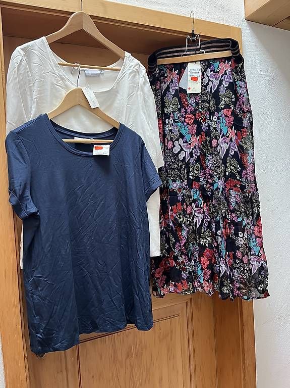 Esprit Lotti di vestiti: Umstandsmode 7-teilig 42/ XL – Nuovo e nell'imballaggio originale da Adelboden venduto da cheeschessi 3