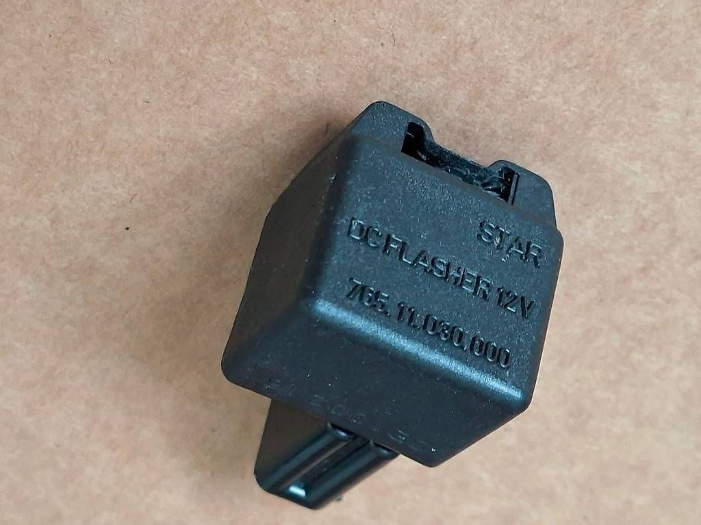 KTM Tutti i ricambio per moto: KTM Blinkerrelais STAR, KTM 765.11.030.000 – Usato da Schafisheim venduto da Kef1 1