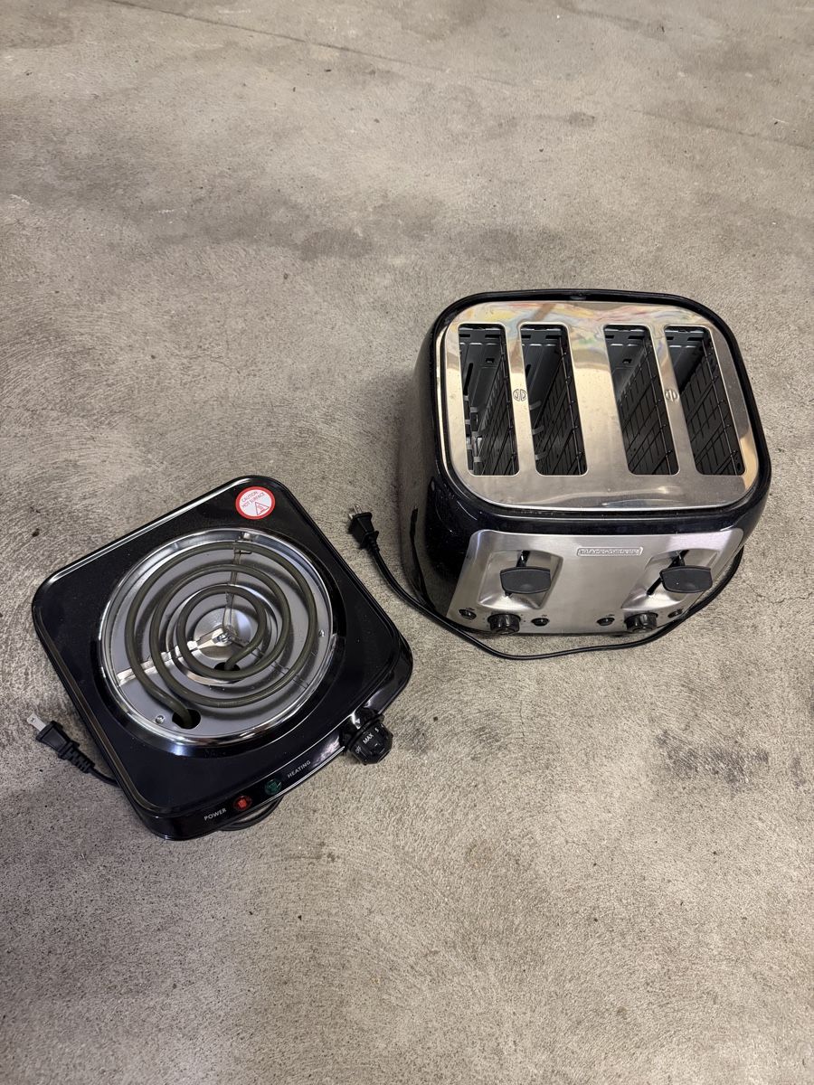 Elettrodomestici da cucina: 4-Schlitz Toaster Black+Decker, Kochplatte neuwertig  – Usato da Fehraltorf venduto da flo0606