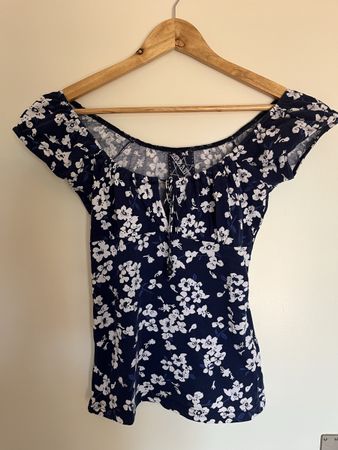 Carmen-Top blau geblümt - Grösse S