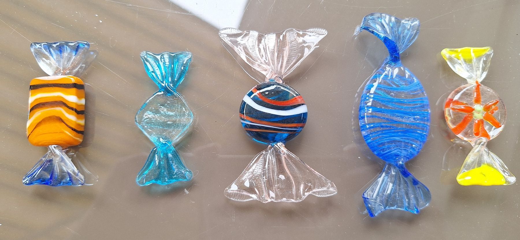 Alle Dekorationen: 5 Glasbonbons 4-6cm – Gebraucht aus Gretzenbach von Chillkrot