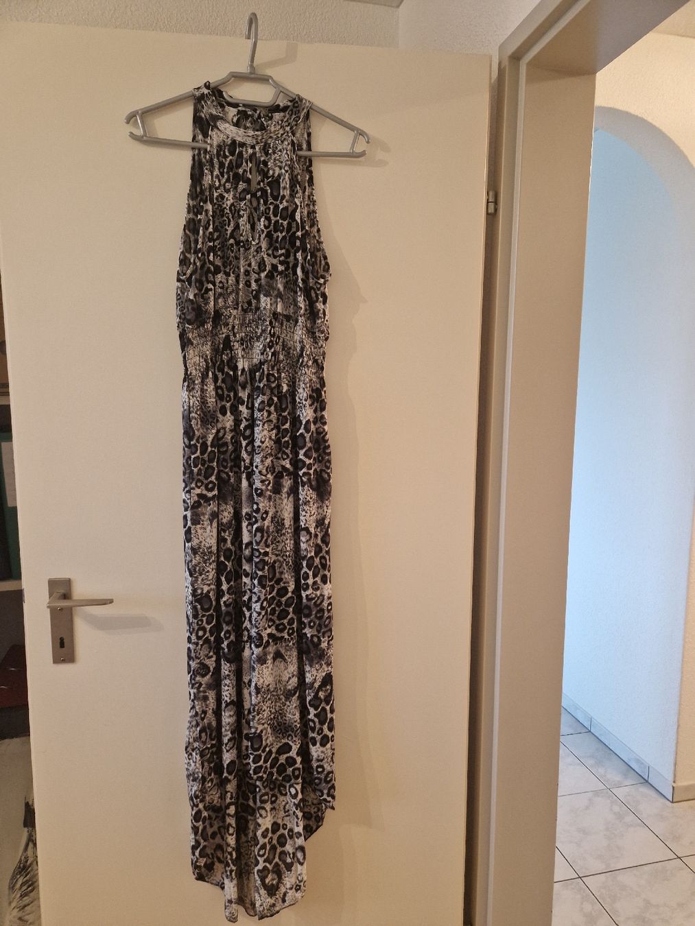 Vestiti: kleid leopard grauschwarz – Nuovo (secondo la descrizione) da Ebikon venduto da kov_9vqb