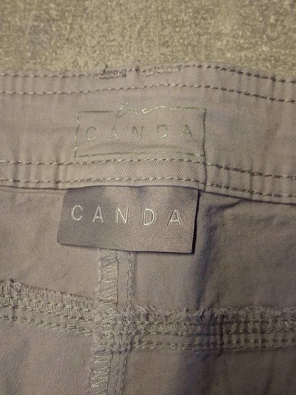 C&A Pantaloni: Pantalon gris clair 98% coton taille 44 marque C&A – Usato da Villiers venduto da san_jn5w 3