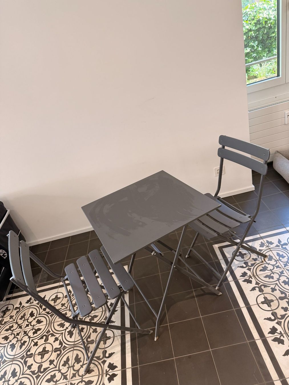 Set di tavolo e panche: Gartentisch mit zwei Stühlen im Set – Usato da Zürich venduto da kiddoroboto 2