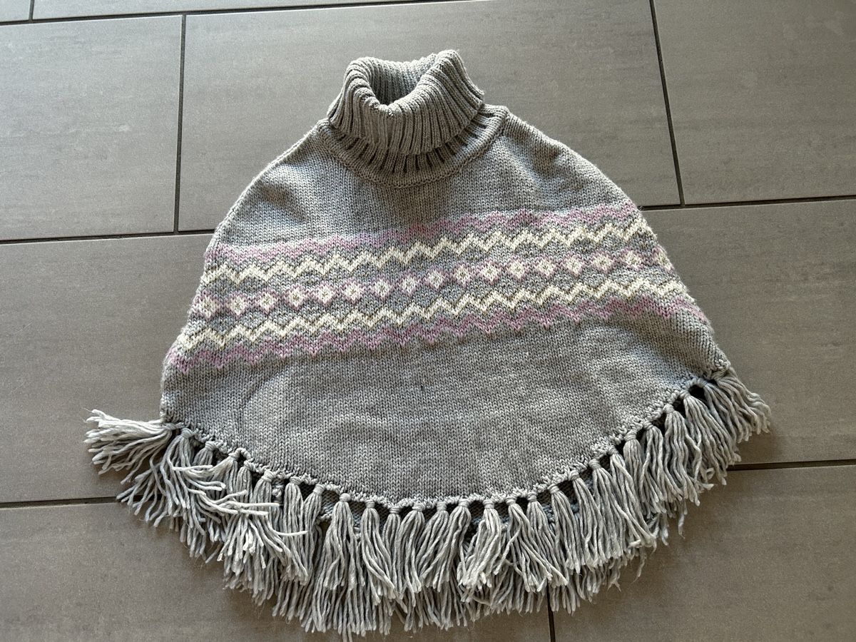 H&M Giacche & Cappotti: Poncho Gr. 134-152 – Usato da Hinwil venduto da trauber