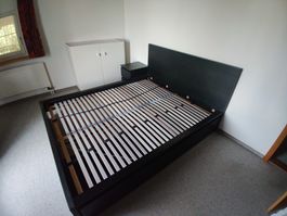 Bett 160cm schwarz mit  zwei Schubladen einseitig