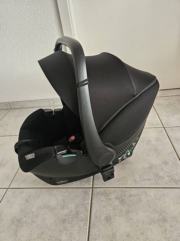 Chicco Seggiolini per auto: Chicco Kory i-Size Autositz Babyschale 40-80cm – Usato da Worb venduto da MisterSunshine
