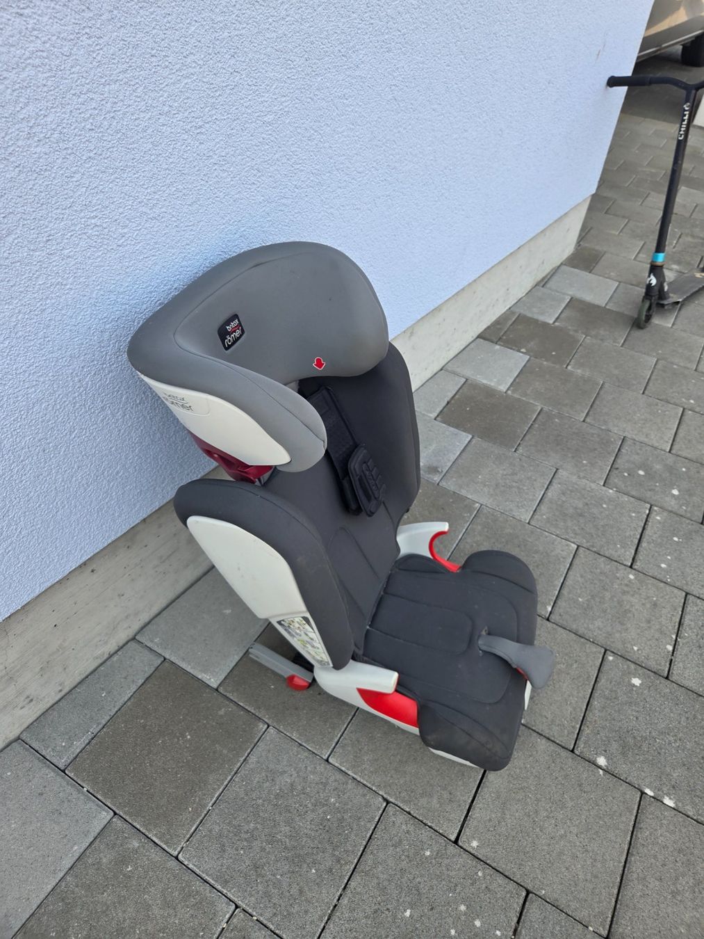 Britax Römer Seggiolini per auto: Britax Römer Kindersitz Universal 15-36 kg – Usato da Biberist venduto da Freon30 1