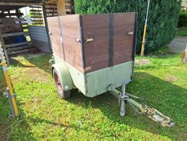 Robuster Anhänger mit Holzkasten