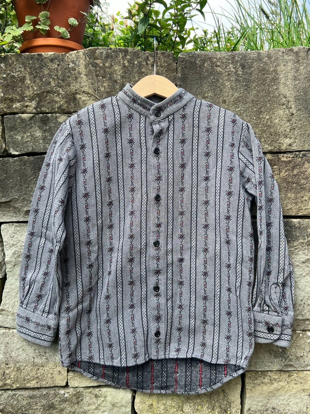 Edelweiss Camicie, T-shirt & Polo: Edelweisshemd anthrazit Gr. 116 – Usato da Wolfhalden venduto da 010177