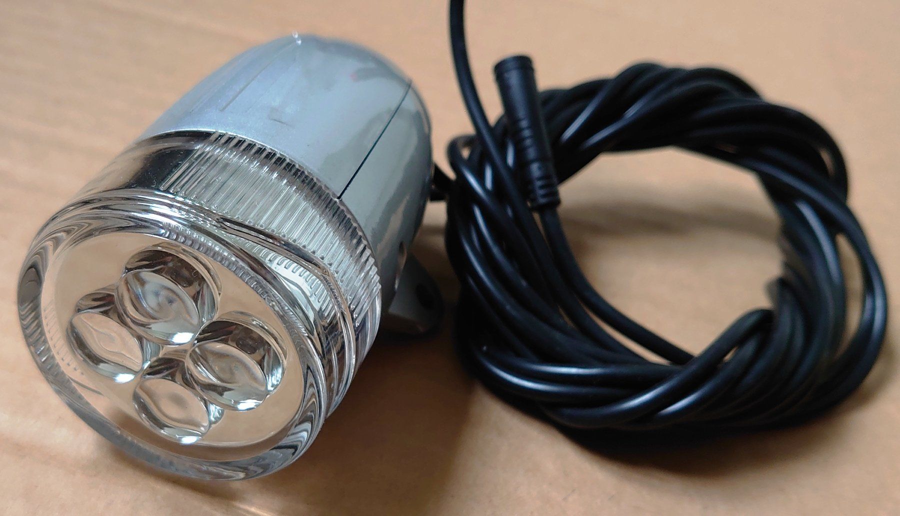 Pezzi di ricambio: Wuxing - Feu avant LED 36V – Nuovo (secondo la descrizione) da Biel/Bienne venduto da TheShop4U 1