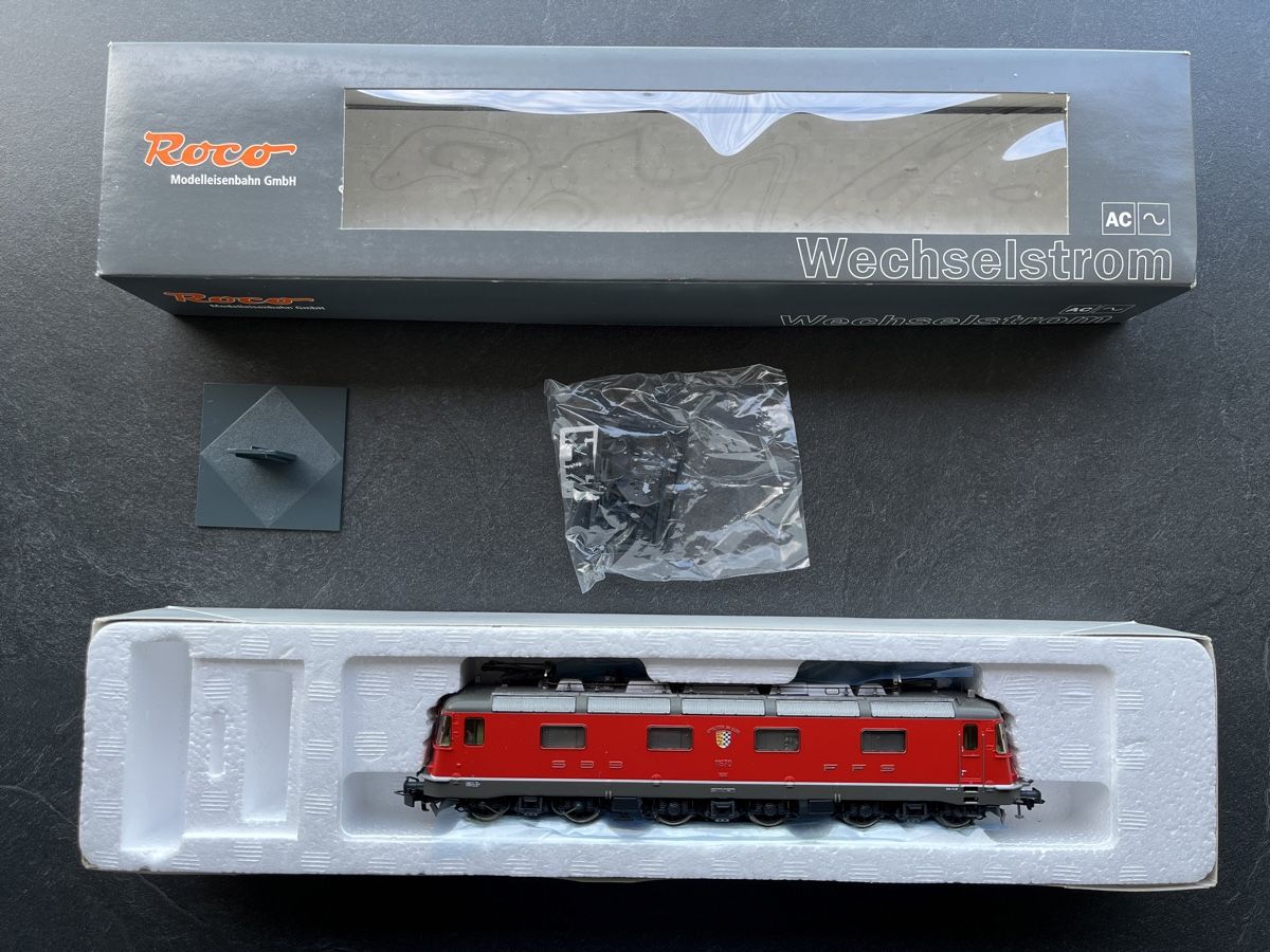 Roco Trains électriques: Roco Elektrolokomotive Re 6/6 SBB AC mit ESU digital Decoder – D'occasion à Zürich par Lobos97