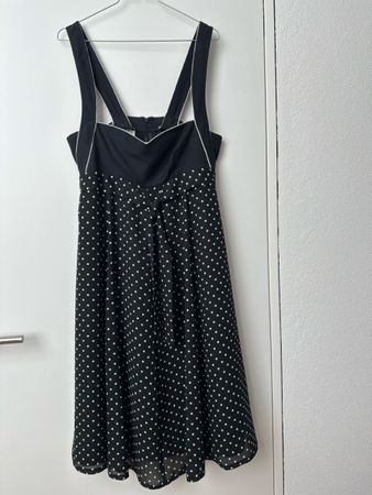 Kleid mit Trägern und Punkten 42 schwarz guter Zustand