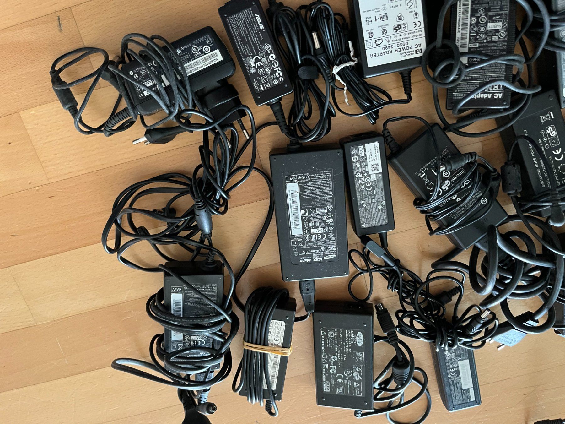 Lecteurs & Adaptateurs: 17 X Laptop Adapter – D'occasion à Winterthur par fla_hwg8 2