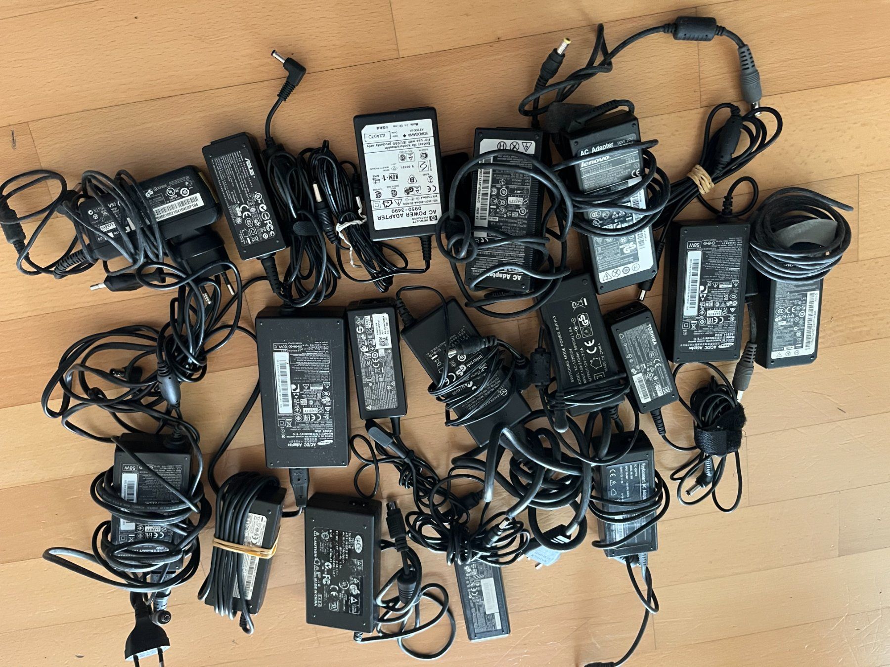 Lecteurs & Adaptateurs: 17 X Laptop Adapter – D'occasion à Winterthur par fla_hwg8
