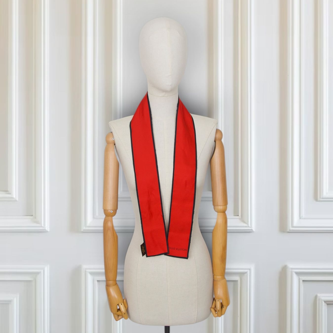 Louis Vuitton Foulard & Sciarpe: Louis Vuitton Bandeau Trunks beige/rot – Usato da Binningen venduto da Designerlabels 3
