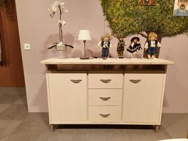 Sideboard mit Glasplatte