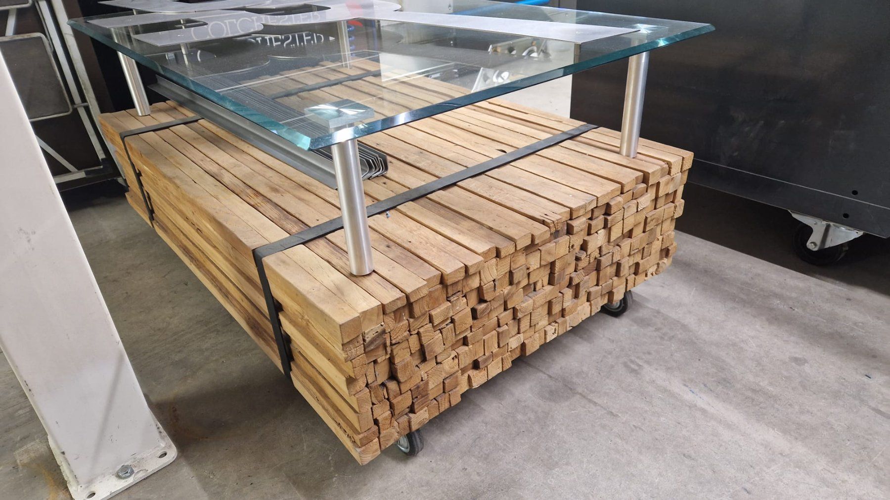 Tavoli: Salon Tisch mit Glasplatte – Usato da Götighofen venduto da Synergy03 1