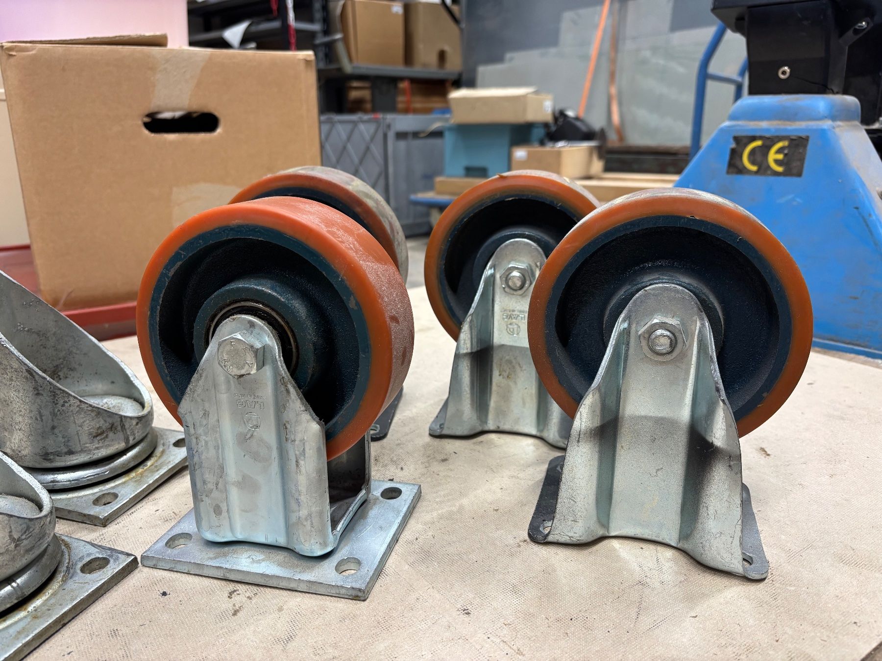Altro per stoccaggio & trasporto: 4 Stück Schwerlastrollen Lenkrollen Bockrollen, Rollen – Usato da Winterthur venduto da ReUse_Baumarkt 1