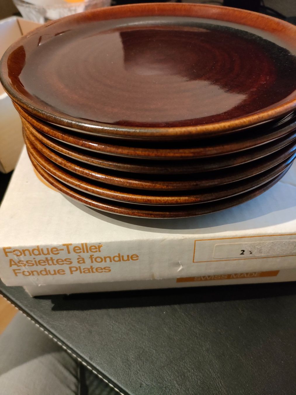 Teller: braune Fondue Teller - 10 Stk – Gebraucht aus Wiesendangen von s_er 1
