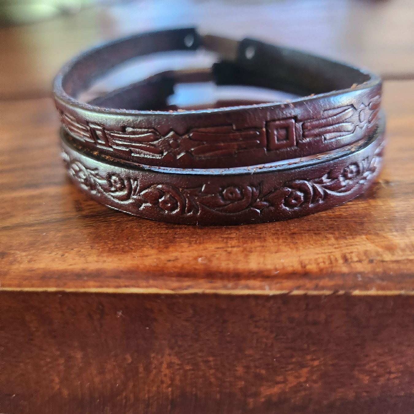 Bracciali & Braccialetti: Zwei Lederarmbänder – Usato da Forch venduto da ang_bhq6