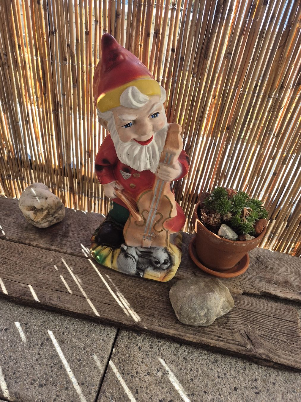 Figuren: Toller Gartenzwerg mit Kontrabass – Gebraucht aus Baar von Zwergen-Atelier4