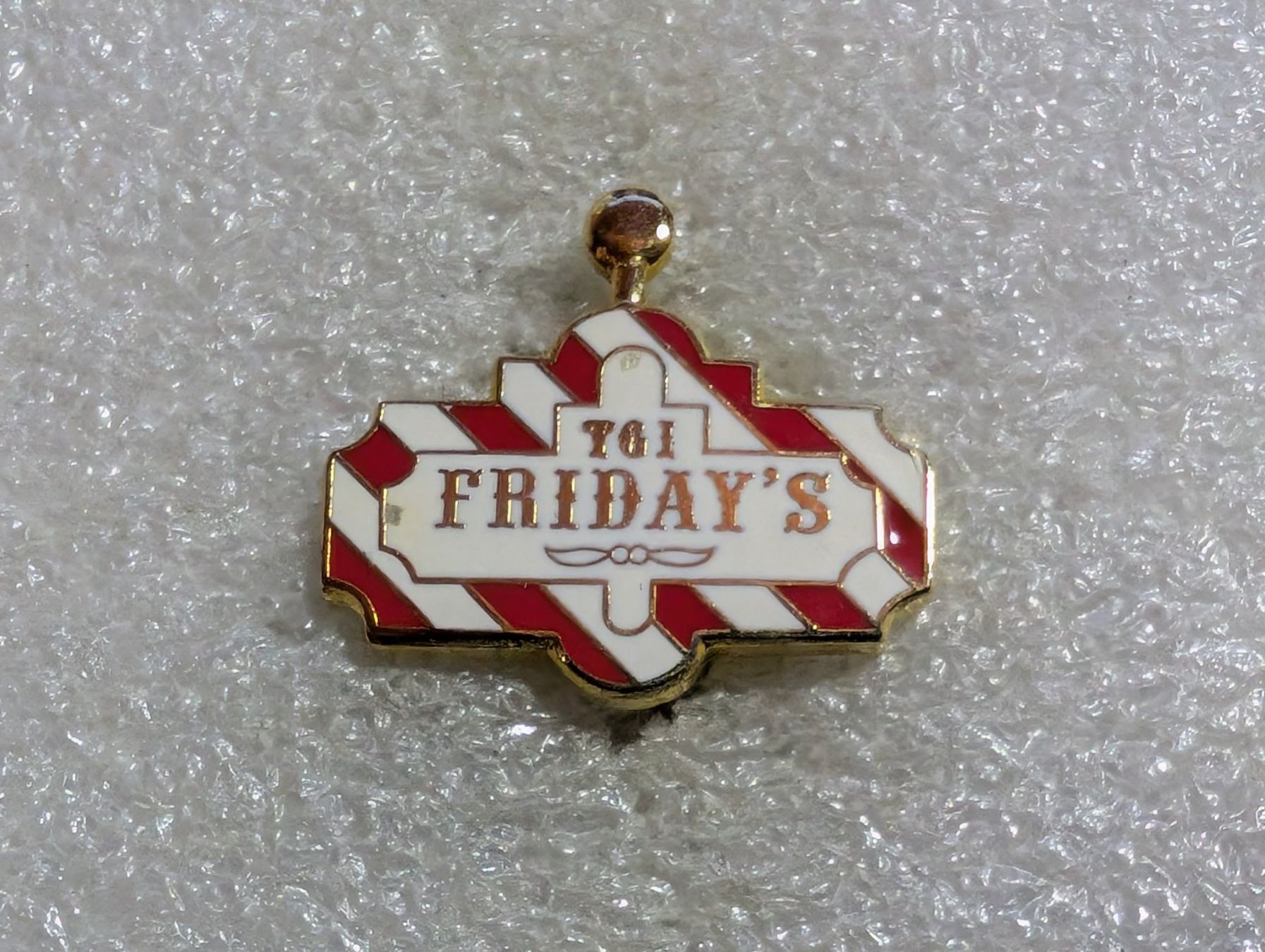 Placchette & Badge: Ansteckpin 234: TGI Fridays – Usato da Oppligen venduto da Pin-Fall-Shop