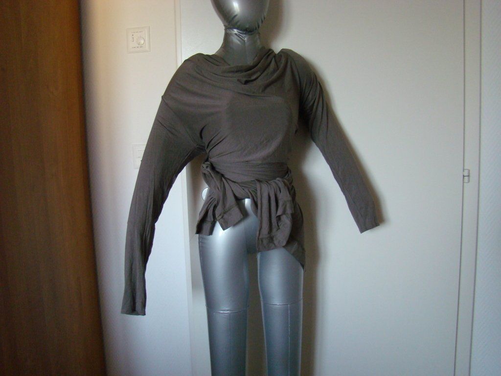 Gilets: Gilet - pull, transformable laura – Neuf avec emballage d'origine à Lussery-Villars par pousinete02 6